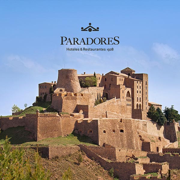 Portada del dossier comercial creado para Paradores