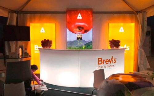 Stand Adama iluminado