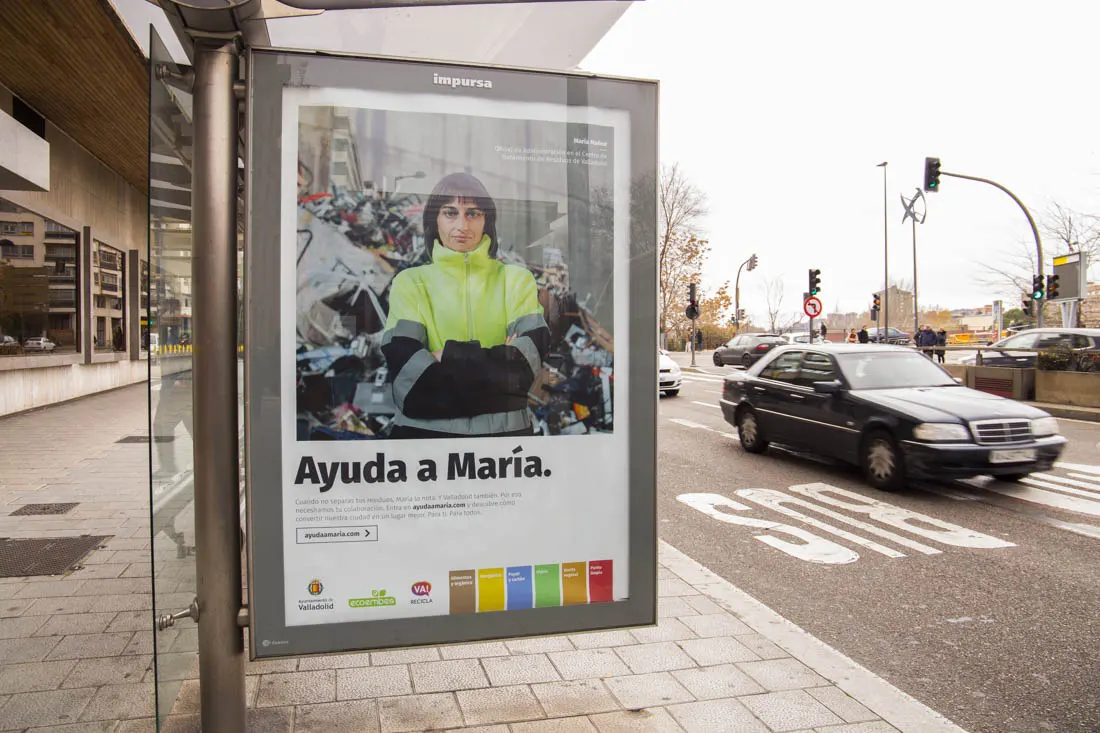 Fotografía de uno de los mupis situado en las calles de Valladolid