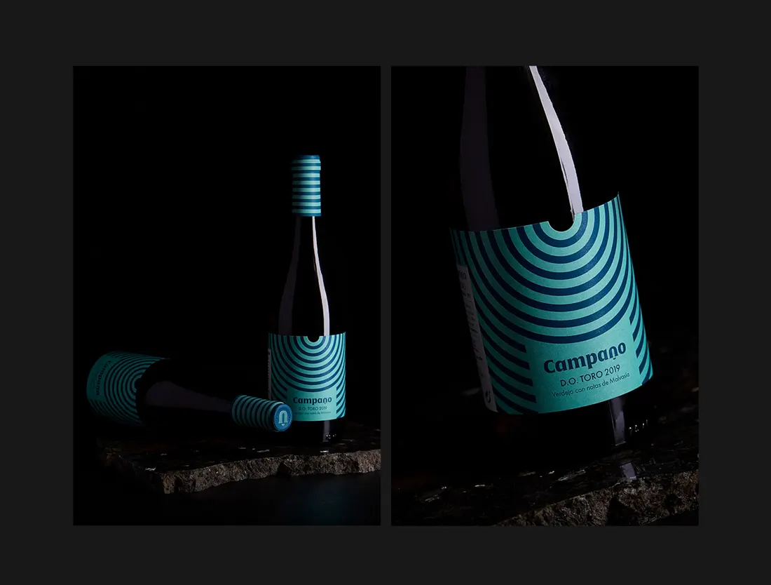 Bodegón con varias botellas del vino cuya etiqueta diseñamos