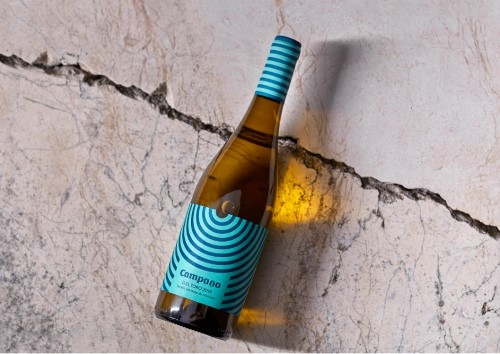 Fotografía detalle de la botella