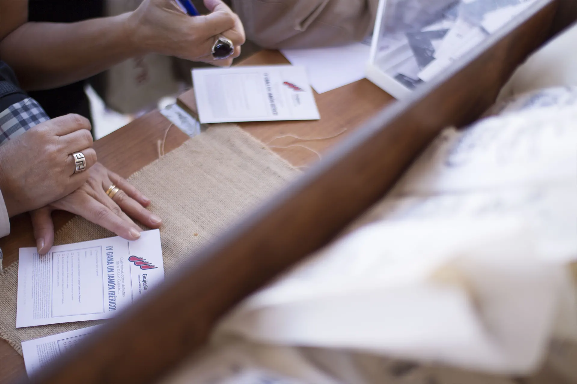 Rellenando una tarjeta se podía acceder al sorteo de un Jamón Ibérico de Guijuelo