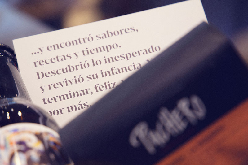 En la parte trasera de las tarjetas hay extractos literarios sobre los campos de Castilla
