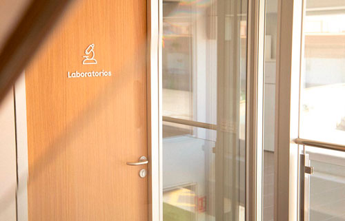 Indicadores iconográficos en las puertas de la factoría de Valladolid