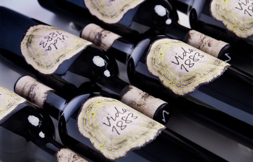 Detalle de la etiqueta elaborada para el vino Tardón de bodegas Ernesto del Palacio